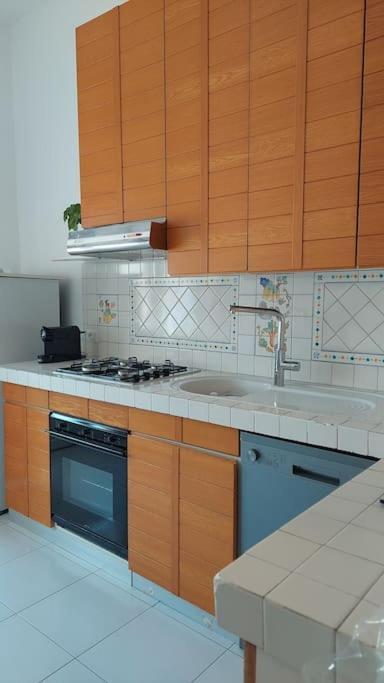 Апартаменты Giulia Town House Tra Citta E Mare Салерно Экстерьер фото